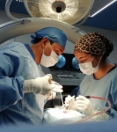 El dr. Alberto Méndez Ancona tiene estudios de alta especialidad en cirugía de columna vertebral y cuenta con amplia experiencia, así como excelente trato y orientación para todos sus pacientes.