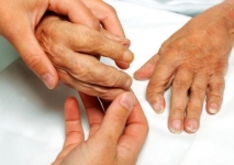 Se recomienda la cirugía de mano reumática cuando se presentan deformaciones graves de los dedos o la función de la mano es severamente afectada por la enfermedad